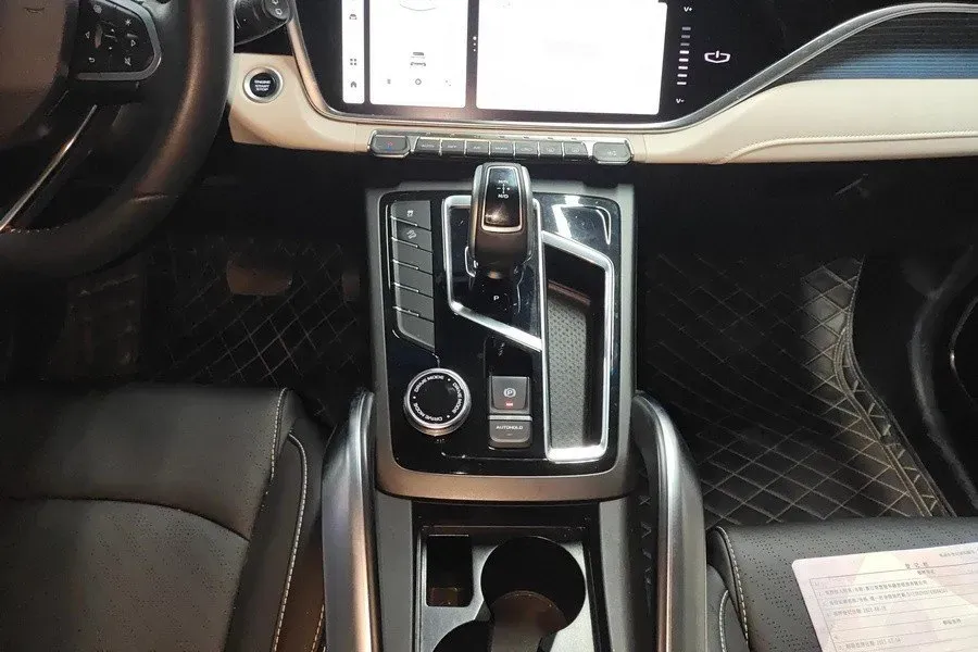 2022 Geely Azkarra 1.8T 184HP L4 7DCT,autocango,china used car exporter,china ev exporter,chinese used car exporter,chinese used ev exporter