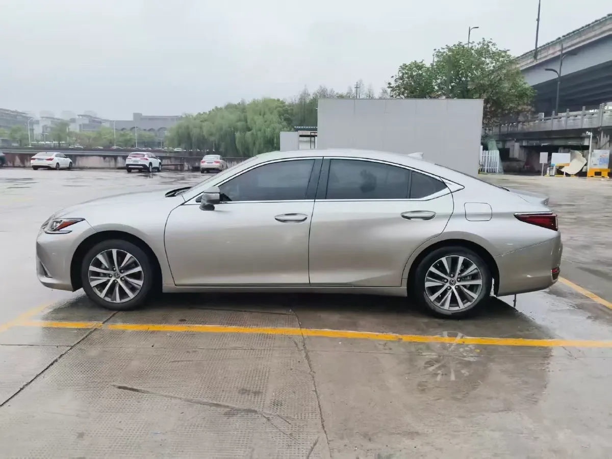2020 Lexus ES 2.0L 173HP L4 CVT,autocango,china used car exporter,china ev exporter,chinese used car exporter,chinese used ev exporter