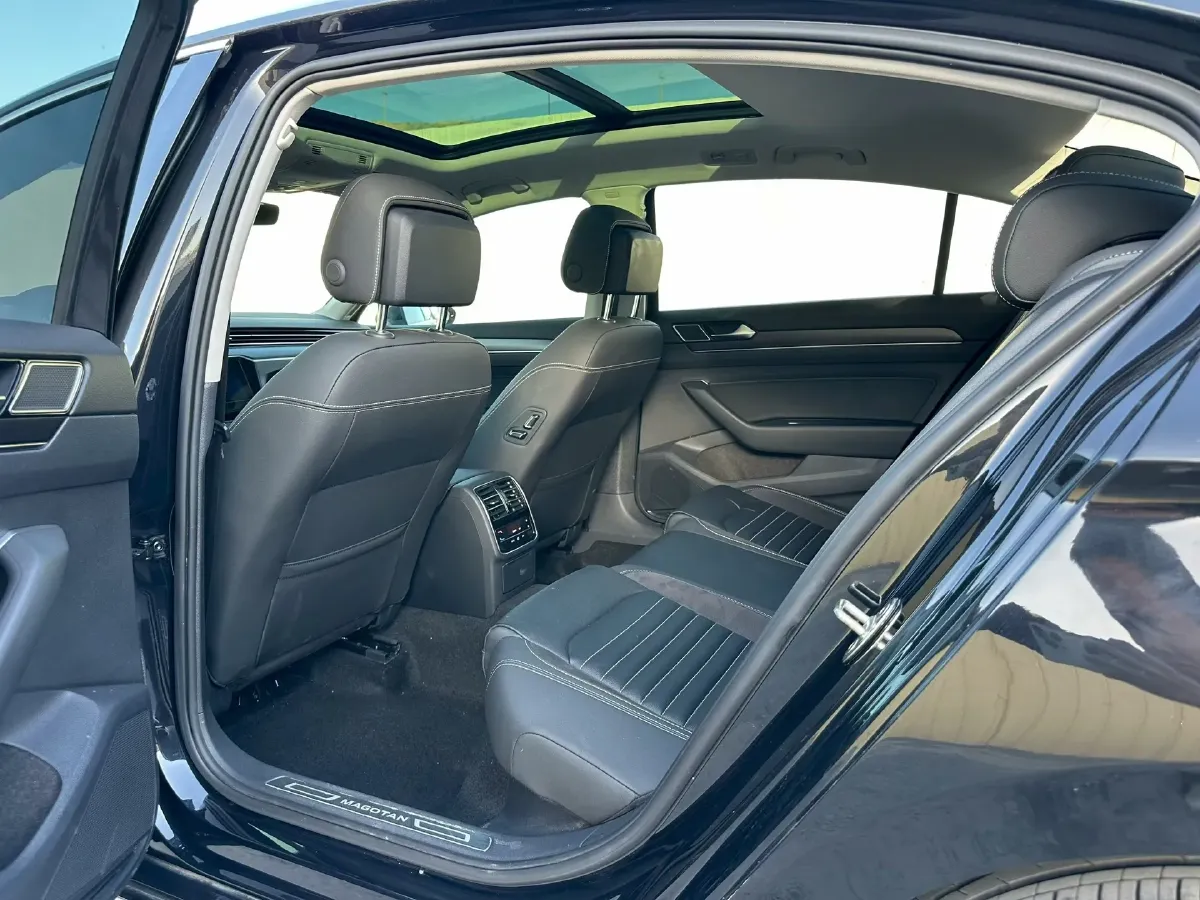 2020 Volkswagen Magotan 2.0T 186HP L4 7DCT,autocango,china used car exporter,china ev exporter,chinese used car exporter,chinese used ev exporter