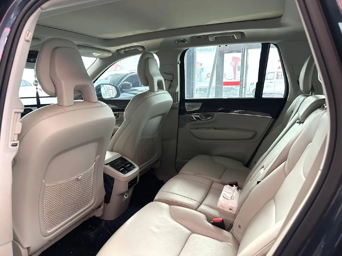 2019 Volvo XC90 2.0T 254HP L4 8AT,autocango,china used car exporter,china ev exporter,chinese used car exporter,chinese used ev exporter