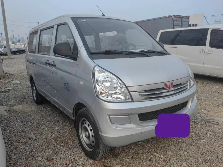 2022 WuLing RongGuang S 1.2L 76HP L4 5MT,autocango,china used car exporter,china ev exporter,chinese used car exporter,chinese used ev exporter
