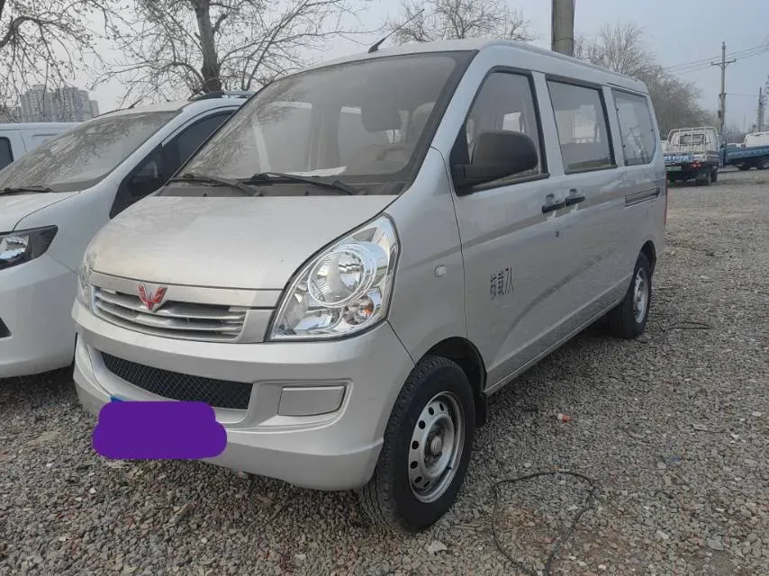 2022 WuLing RongGuang S 1.2L 76HP L4 5MT,autocango,china used car exporter,china ev exporter,chinese used car exporter,chinese used ev exporter