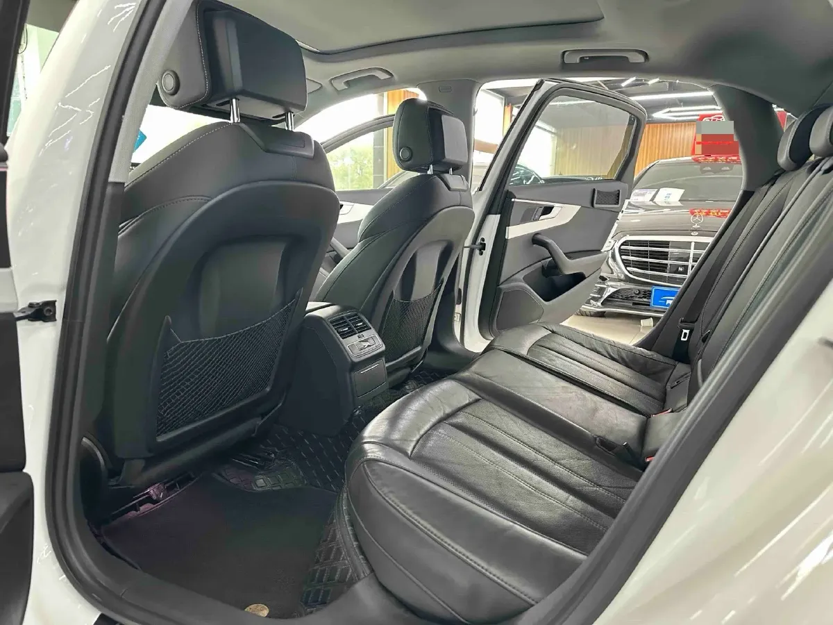 2020 Audi A4L 2.0T 190HP L4 7DCT,autocango,china used car exporter,china ev exporter,chinese used car exporter,chinese used ev exporter