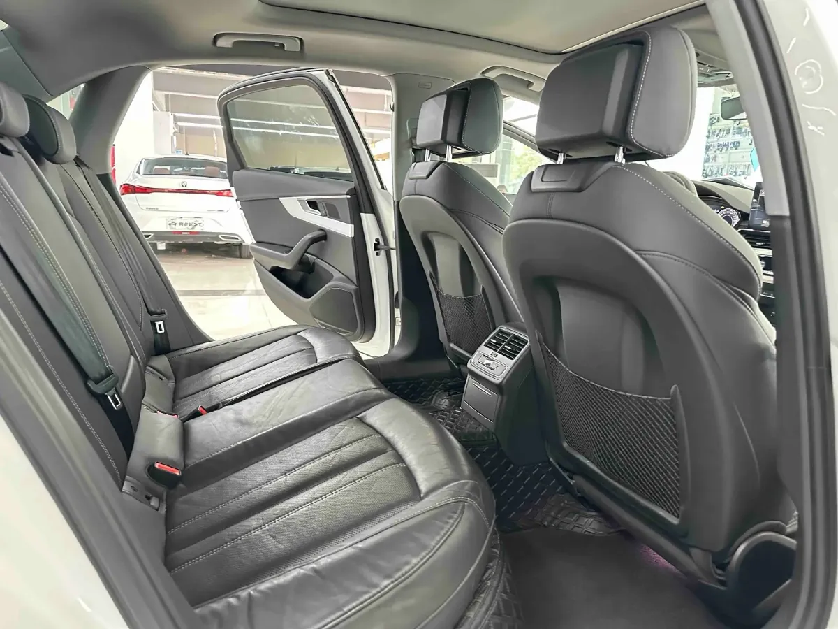 2020 Audi A4L 2.0T 190HP L4 7DCT,autocango,china used car exporter,china ev exporter,chinese used car exporter,chinese used ev exporter