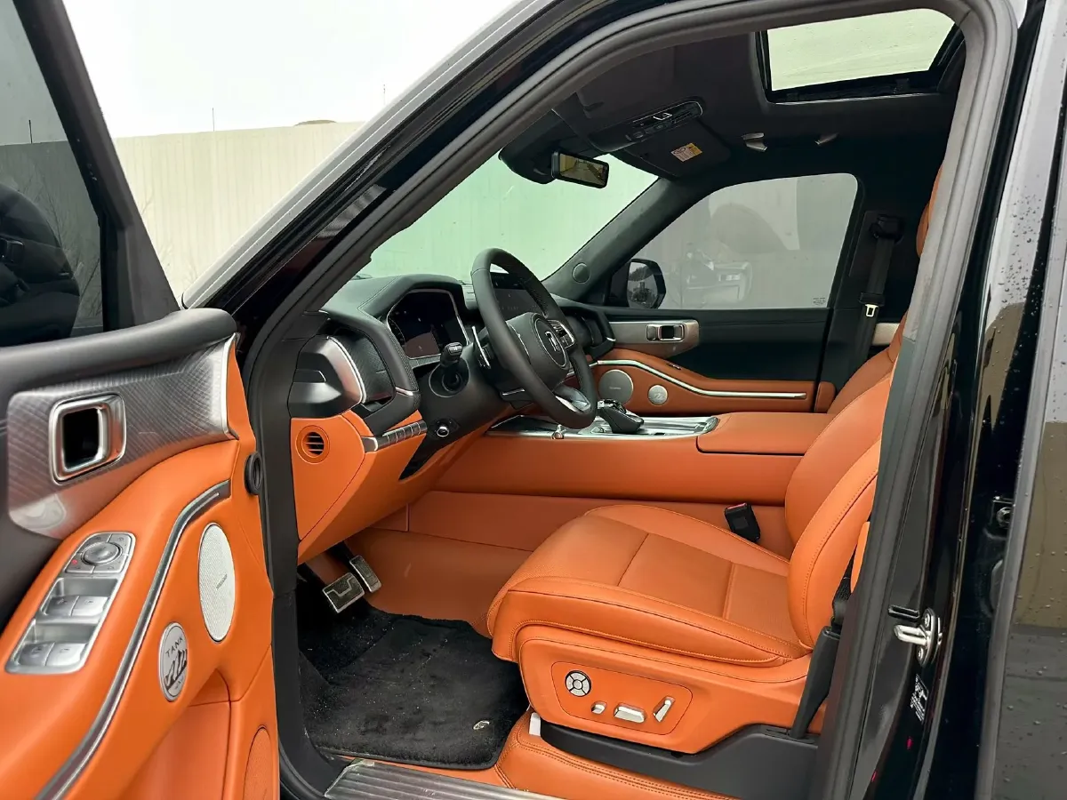 2024 Tank 700 3.0T 360HP V6 9AT PHEV 37.1KWH,autocango,china used car exporter,china ev exporter,chinese used car exporter,chinese used ev exporter