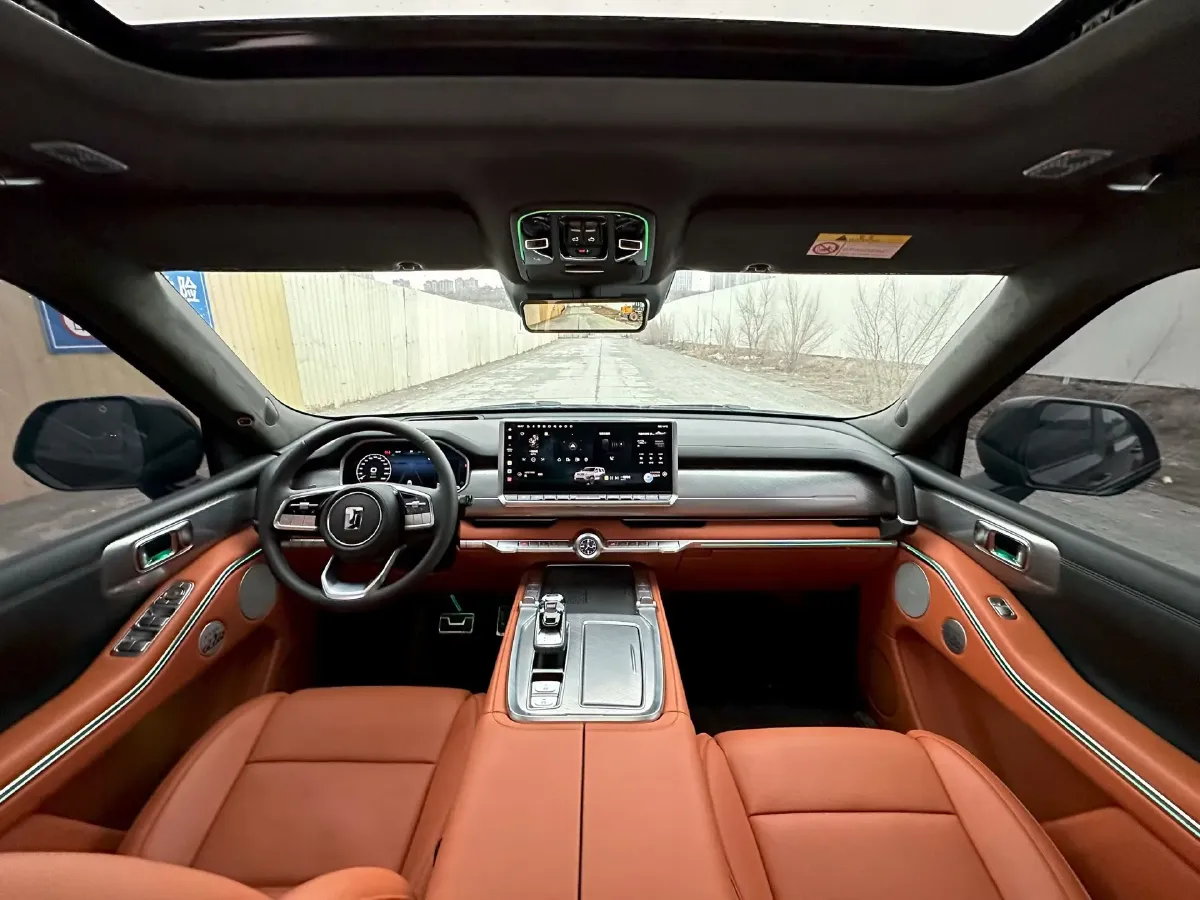 2024 Tank 700 3.0T 360HP V6 9AT PHEV 37.1KWH,autocango,china used car exporter,china ev exporter,chinese used car exporter,chinese used ev exporter