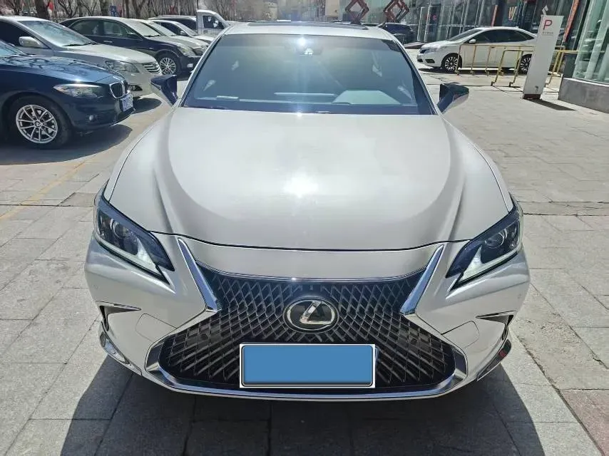 2020 Lexus ES 2.5L 207HP L4 8AT,autocango,china used car exporter,china ev exporter,chinese used car exporter,chinese used ev exporter