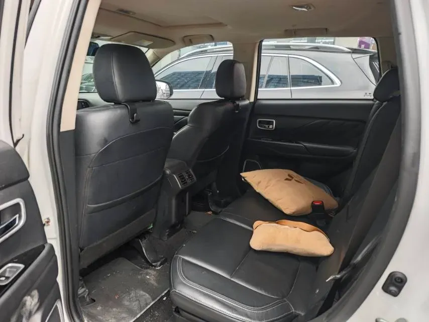 2019 Mitsubishi Outlander 2.0L 166HP L4 CVT,autocango,china used car exporter,china ev exporter,chinese used car exporter,chinese used ev exporter