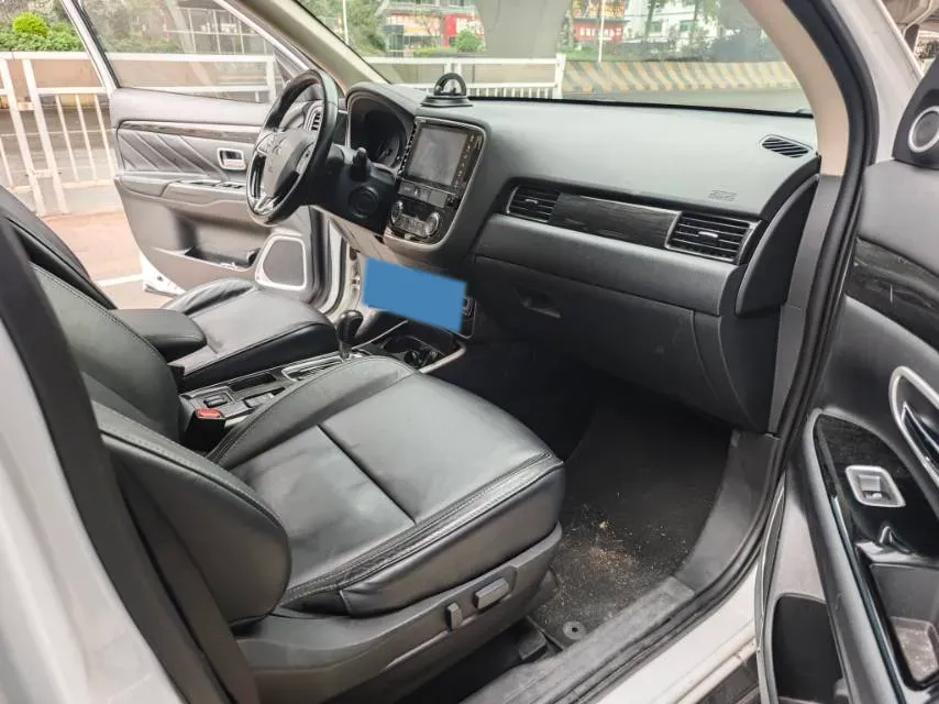 2019 Mitsubishi Outlander 2.0L 166HP L4 CVT,autocango,china used car exporter,china ev exporter,chinese used car exporter,chinese used ev exporter