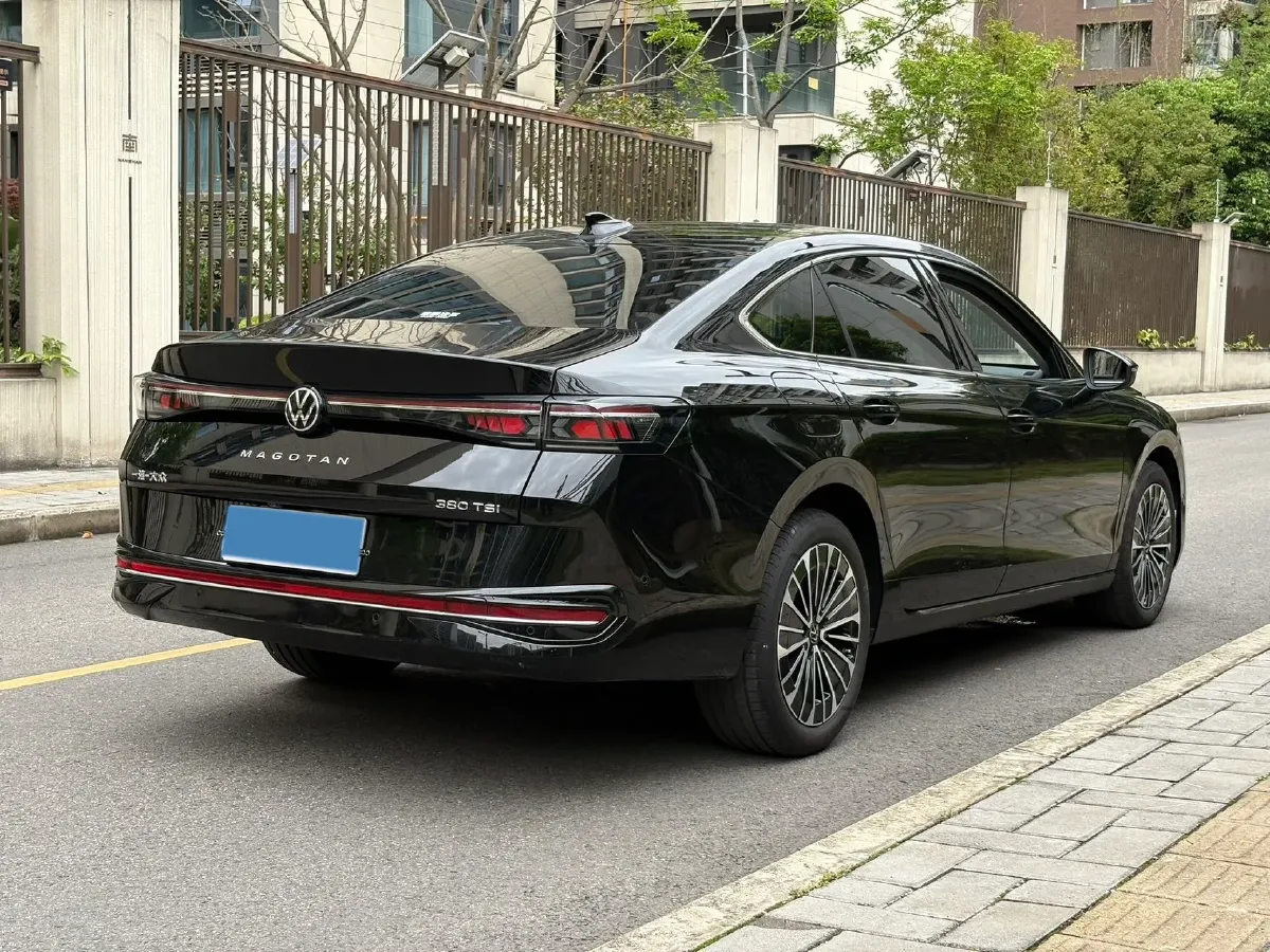 2024 Volkswagen Magotan 2.0T 220HP L4 7DCT,autocango,china used car exporter,china ev exporter,chinese used car exporter,chinese used ev exporter