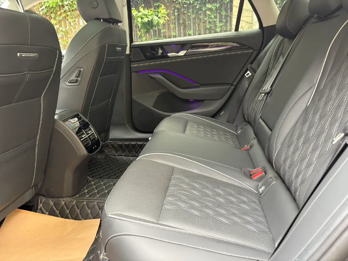 2024 Volkswagen Magotan 2.0T 220HP L4 7DCT,autocango,china used car exporter,china ev exporter,chinese used car exporter,chinese used ev exporter