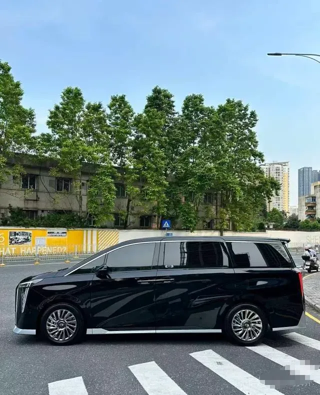 2024 GAC Trumpchi M8 2.0T 252HP L4 8AT,autocango,china used car exporter,china ev exporter,chinese used car exporter,chinese used ev exporter