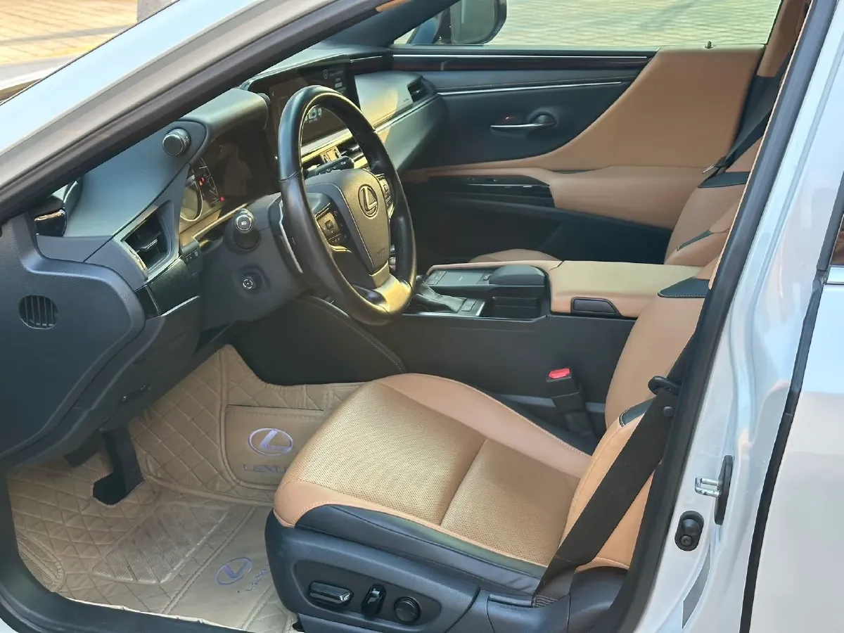 2021 Lexus ES 2.0L 173HP L4 CVT,autocango,china used car exporter,china ev exporter,chinese used car exporter,chinese used ev exporter