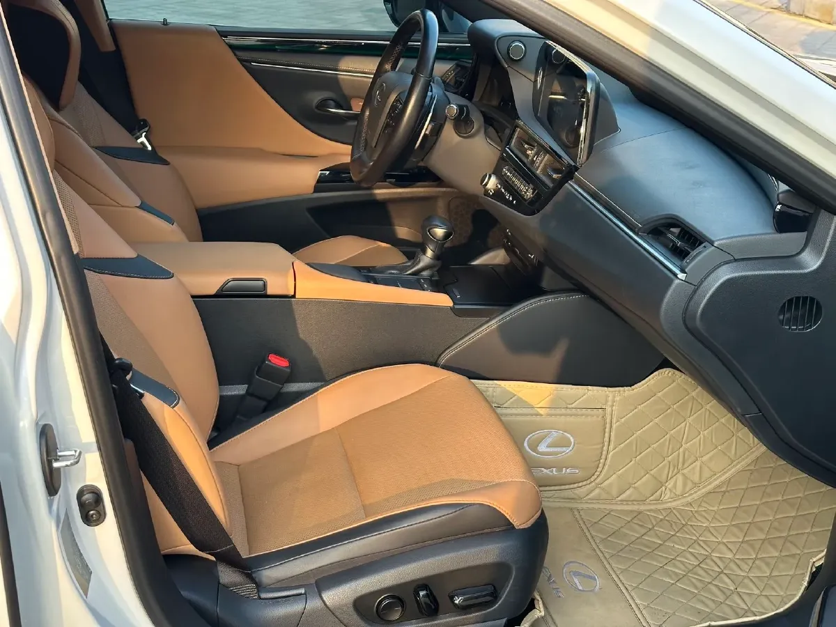 2021 Lexus ES 2.0L 173HP L4 CVT,autocango,china used car exporter,china ev exporter,chinese used car exporter,chinese used ev exporter