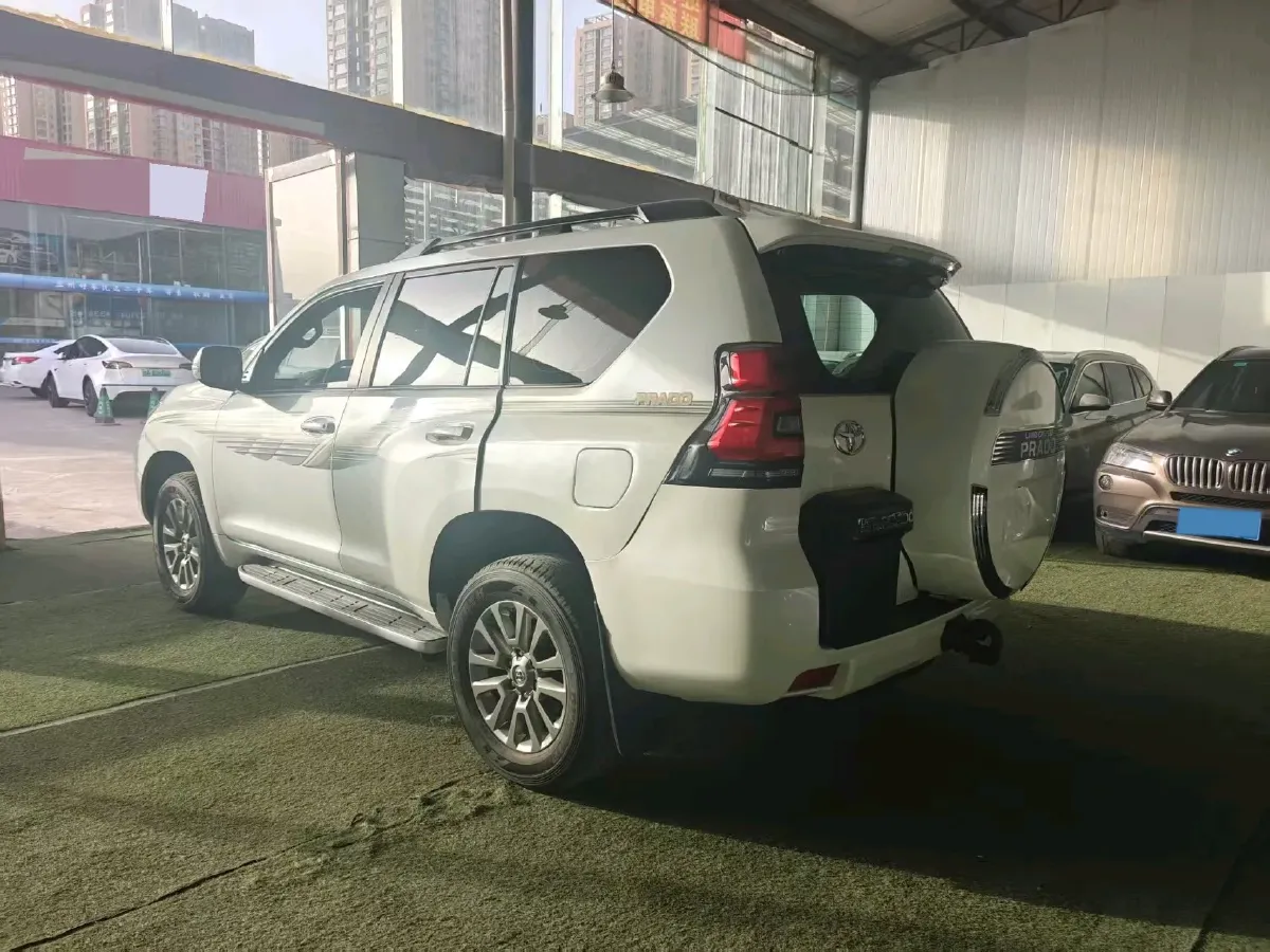 2018 Land Rover Discovery Sport 2.0T 241HP L4 9AT,autocango,china used car exporter,china ev exporter,chinese used car exporter,chinese used ev exporter