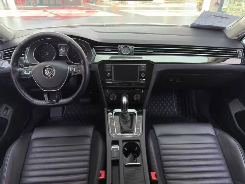 2018 Volkswagen Magotan 1.8T 180HP L4 7DCT,autocango,china used car exporter,china ev exporter,chinese used car exporter,chinese used ev exporter