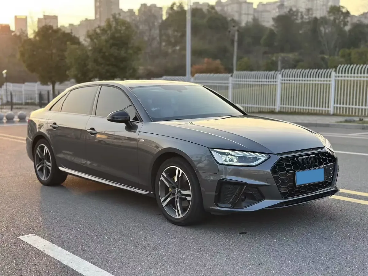 2022 Audi A4L 2.0T 190HP L4 7DCT,autocango,china used car exporter,china ev exporter,chinese used car exporter,chinese used ev exporter