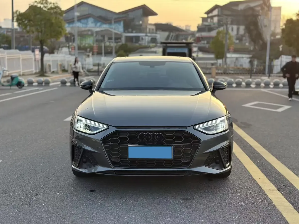 2022 Audi A4L 2.0T 190HP L4 7DCT,autocango,china used car exporter,china ev exporter,chinese used car exporter,chinese used ev exporter