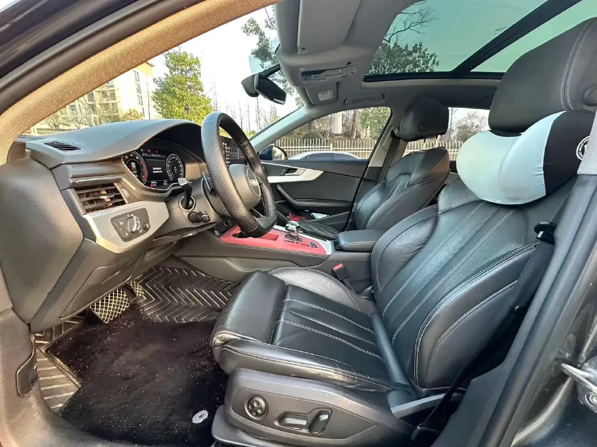 2022 Audi A4L 2.0T 190HP L4 7DCT,autocango,china used car exporter,china ev exporter,chinese used car exporter,chinese used ev exporter