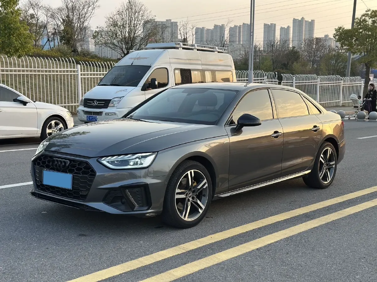 2022 Audi A4L 2.0T 190HP L4 7DCT,autocango,china used car exporter,china ev exporter,chinese used car exporter,chinese used ev exporter