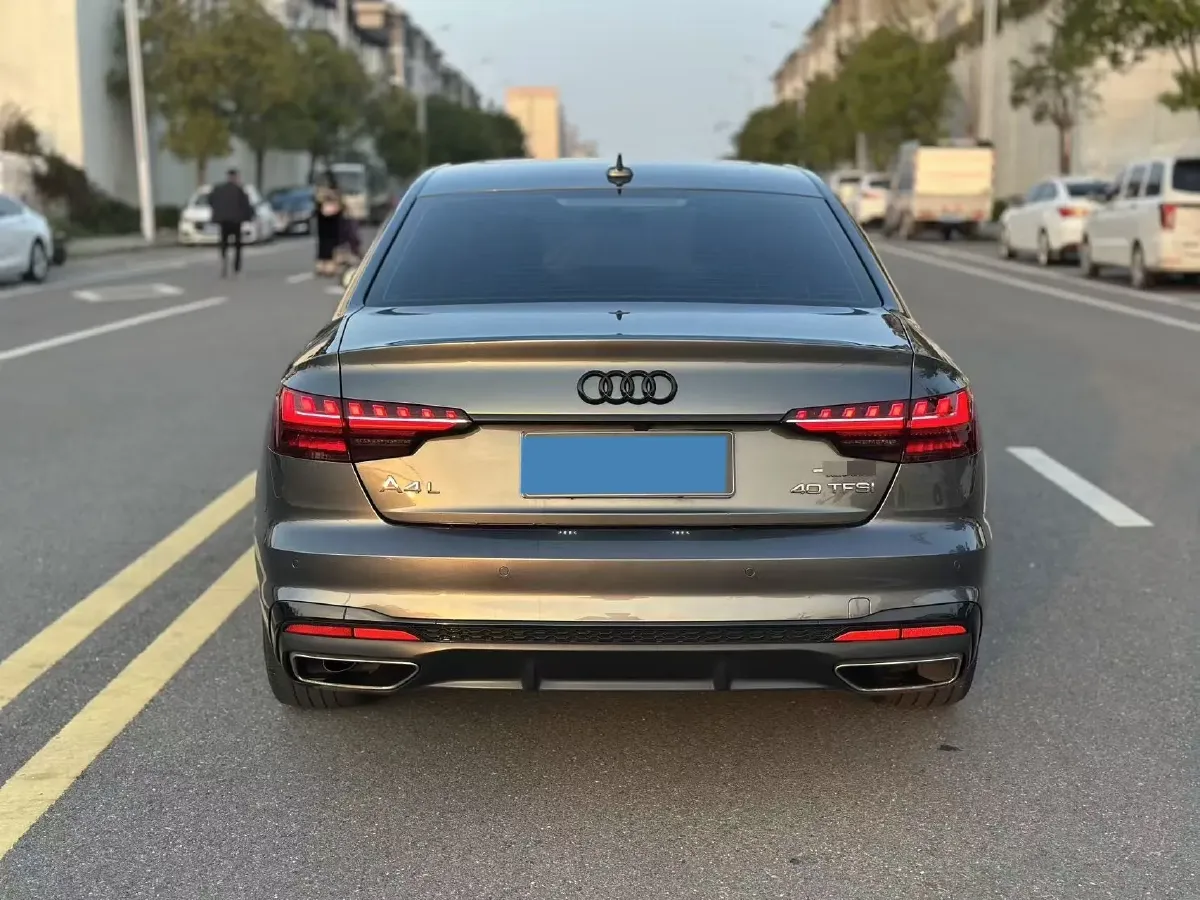 2022 Audi A4L 2.0T 190HP L4 7DCT,autocango,china used car exporter,china ev exporter,chinese used car exporter,chinese used ev exporter