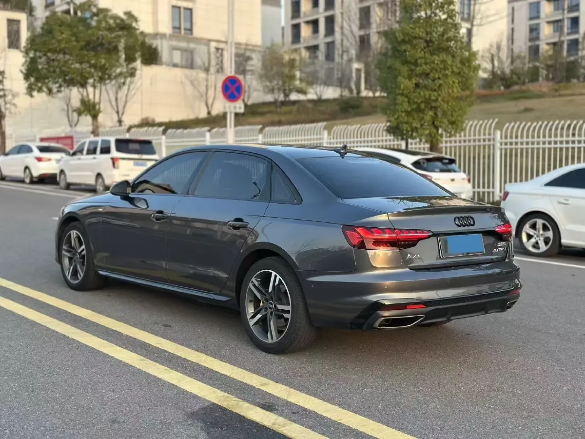 2022 Audi A4L 2.0T 190HP L4 7DCT,autocango,china used car exporter,china ev exporter,chinese used car exporter,chinese used ev exporter