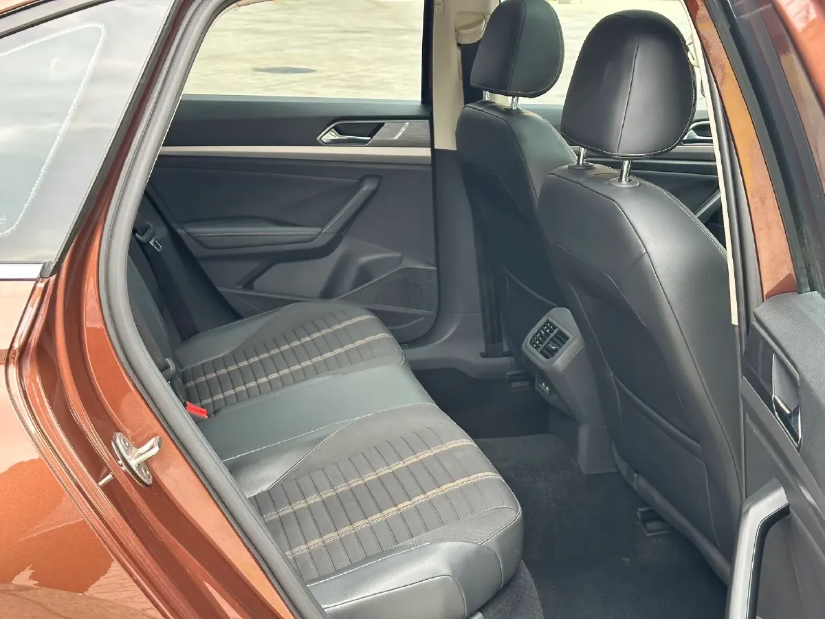 2018 Skoda Karoq 1.4T 150HP L4 7DCT,autocango,china used car exporter,china ev exporter,chinese used car exporter,chinese used ev exporter