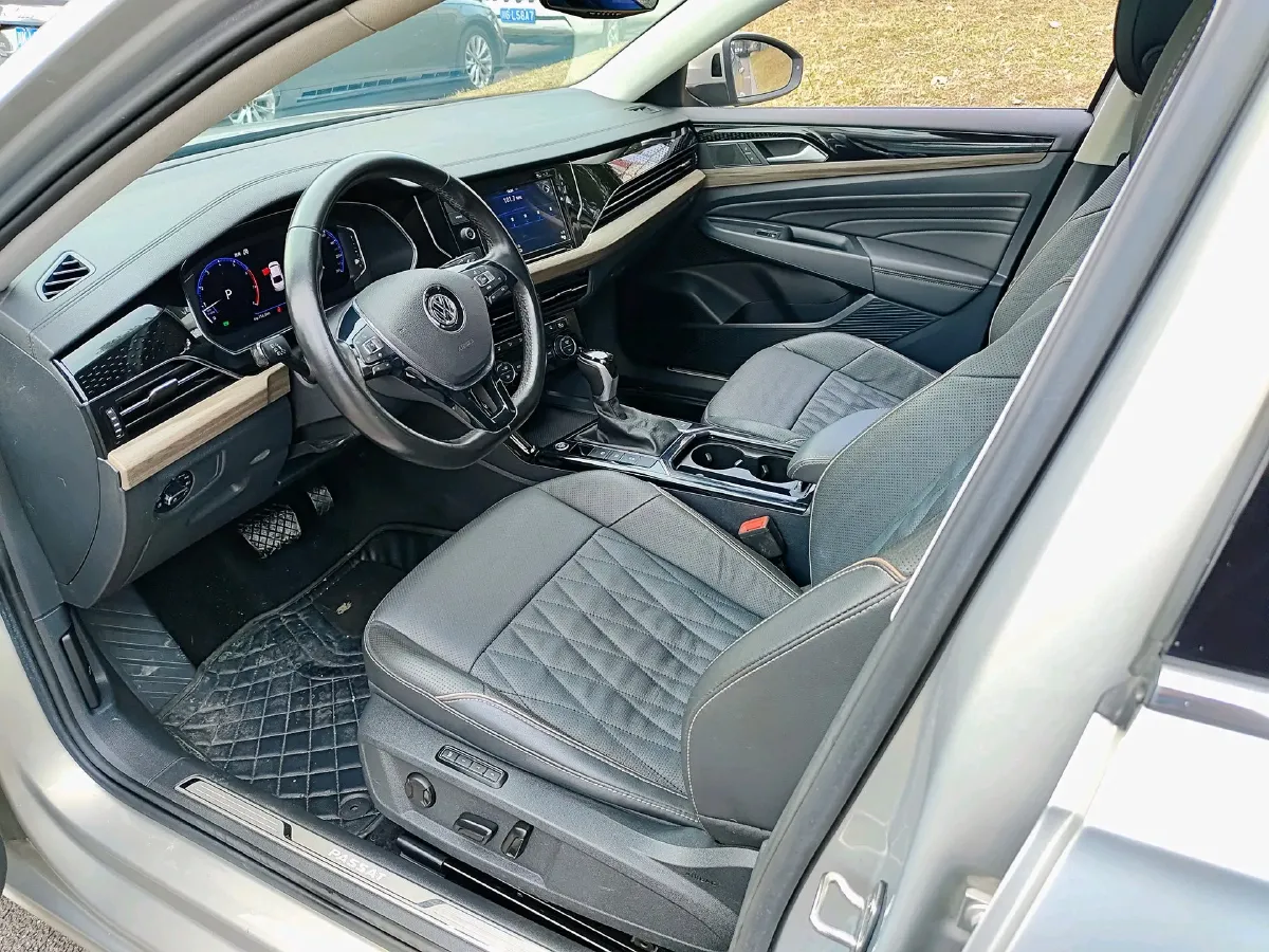 2019 Volvo V40 1.5T 152HP L4 6AT,autocango,china used car exporter,china ev exporter,chinese used car exporter,chinese used ev exporter