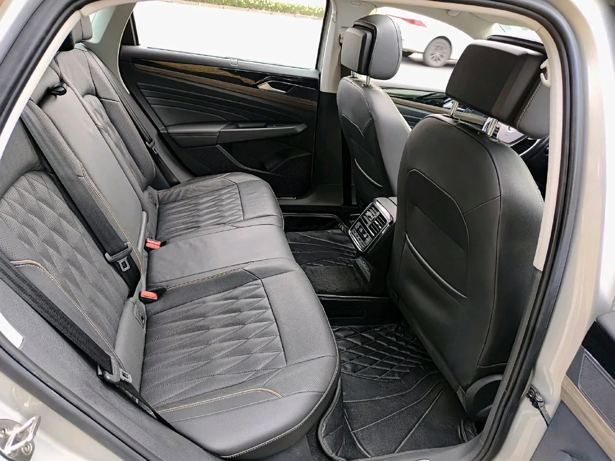 2019 Volvo V40 1.5T 152HP L4 6AT,autocango,china used car exporter,china ev exporter,chinese used car exporter,chinese used ev exporter