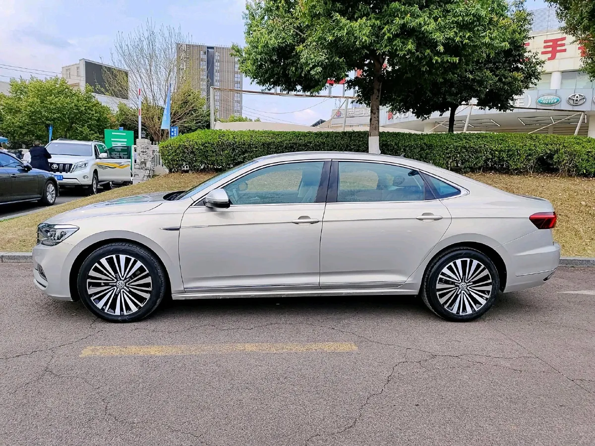 2019 Volvo V40 1.5T 152HP L4 6AT,autocango,china used car exporter,china ev exporter,chinese used car exporter,chinese used ev exporter