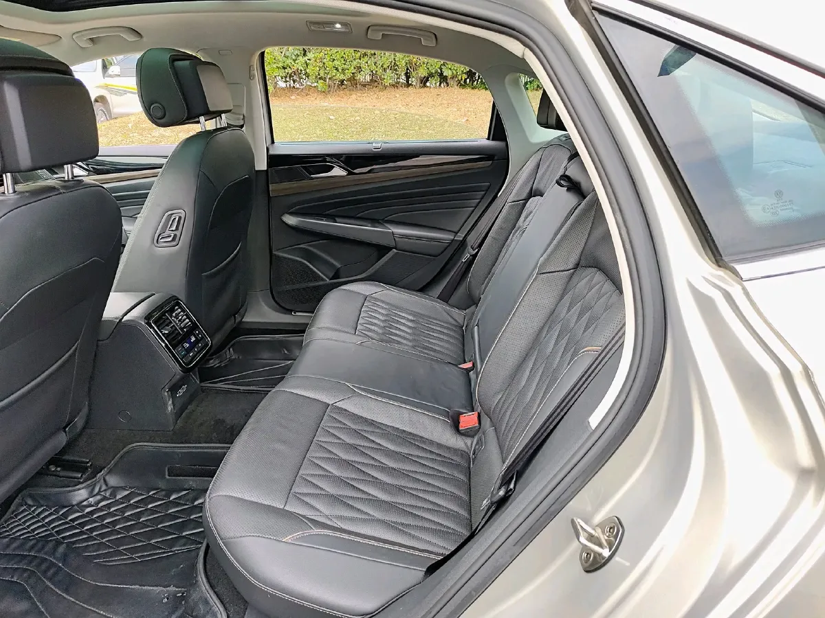 2019 Volvo V40 1.5T 152HP L4 6AT,autocango,china used car exporter,china ev exporter,chinese used car exporter,chinese used ev exporter