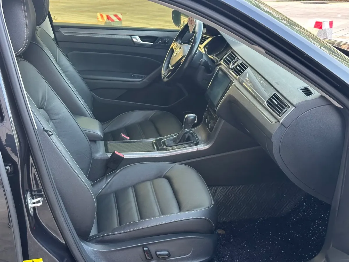 2017 Volkswagen Passat 1.8T 180HP L4 7DCT,autocango,china used car exporter,china ev exporter,chinese used car exporter,chinese used ev exporter