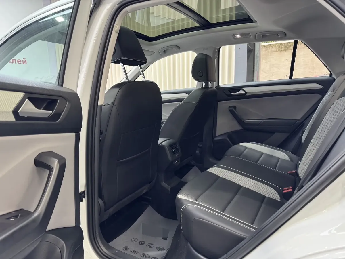 2023 Volkswagen T-Roc 1.4T 150HP L4 7DCT,autocango,china used car exporter,china ev exporter,chinese used car exporter,chinese used ev exporter