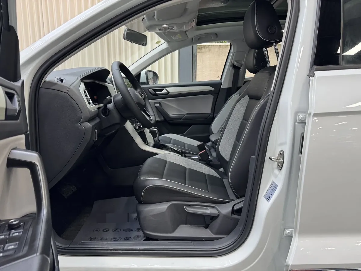 2023 Volkswagen T-Roc 1.4T 150HP L4 7DCT,autocango,china used car exporter,china ev exporter,chinese used car exporter,chinese used ev exporter