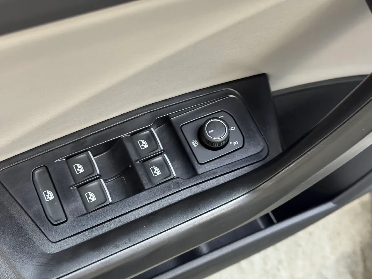 2023 Volkswagen T-Roc 1.4T 150HP L4 7DCT,autocango,china used car exporter,china ev exporter,chinese used car exporter,chinese used ev exporter