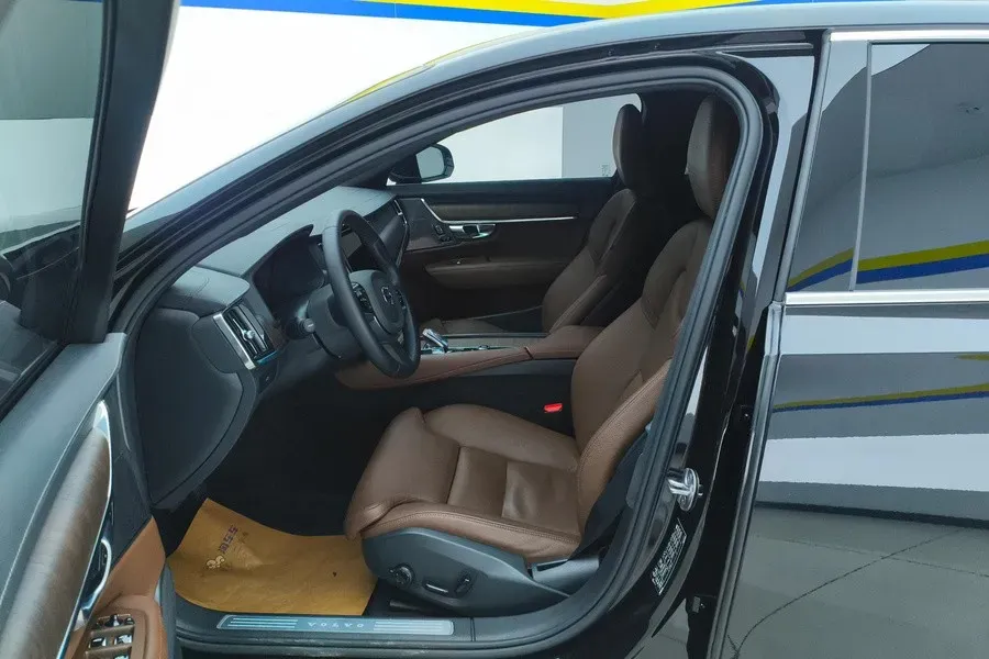 2025 Volvo S90 2.0T 250HP L4 8AT,autocango,china used car exporter,china ev exporter,chinese used car exporter,chinese used ev exporter