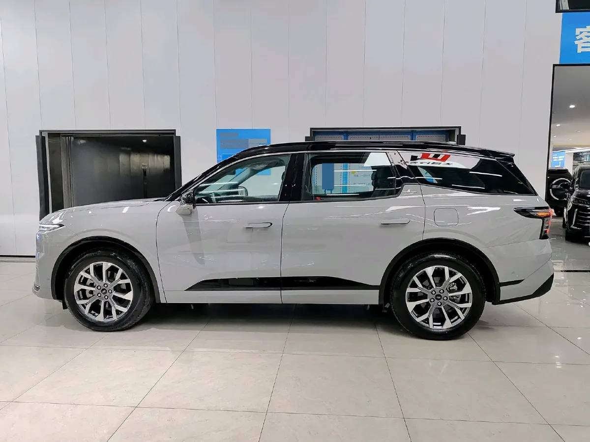 2023 Ford Edge 2.0T 252HP L4 8AT,autocango,china used car exporter,china ev exporter,chinese used car exporter,chinese used ev exporter