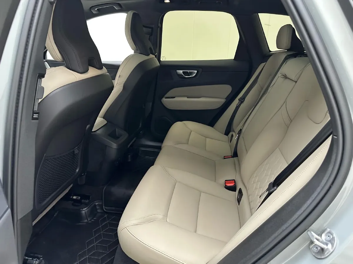 2026 Volvo XC60 2.0T 250HP L4 8AT,autocango,china used car exporter,china ev exporter,chinese used car exporter,chinese used ev exporter