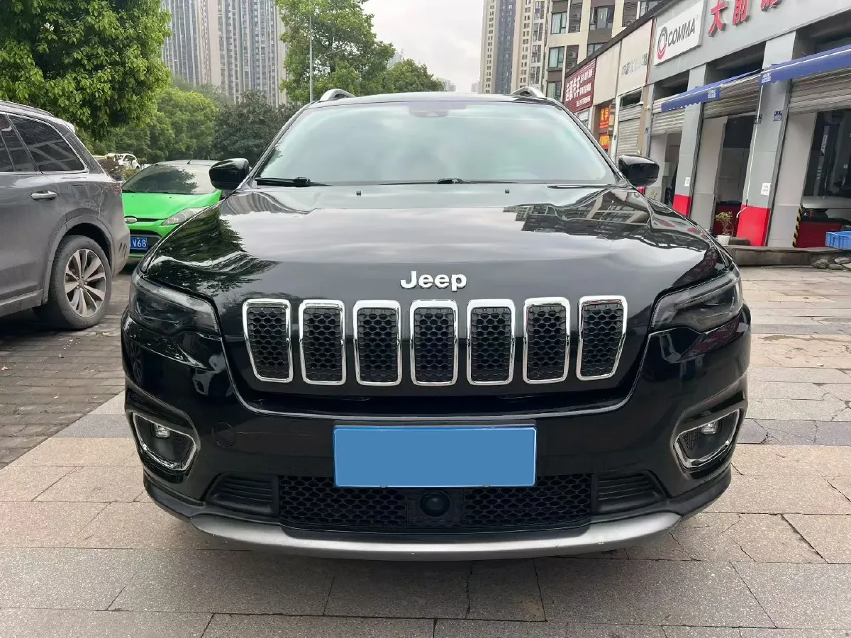 2019 Jeep Cherokee 2.0T 265HP L4 9AT,autocango,china used car exporter,china ev exporter,chinese used car exporter,chinese used ev exporter