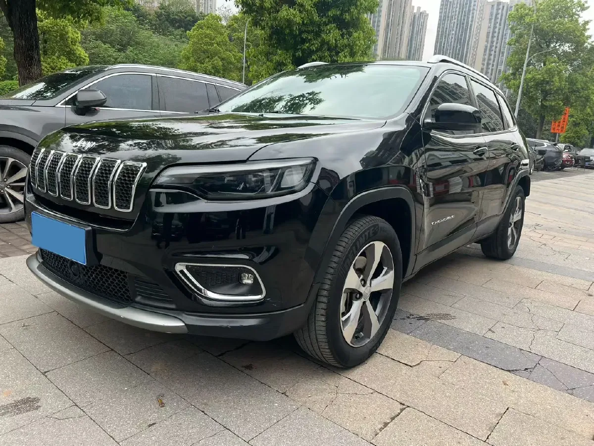 2019 Jeep Cherokee 2.0T 265HP L4 9AT,autocango,china used car exporter,china ev exporter,chinese used car exporter,chinese used ev exporter
