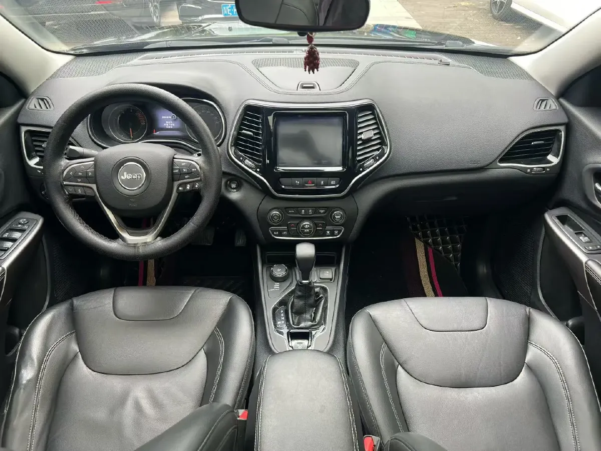 2019 Jeep Cherokee 2.0T 265HP L4 9AT,autocango,china used car exporter,china ev exporter,chinese used car exporter,chinese used ev exporter