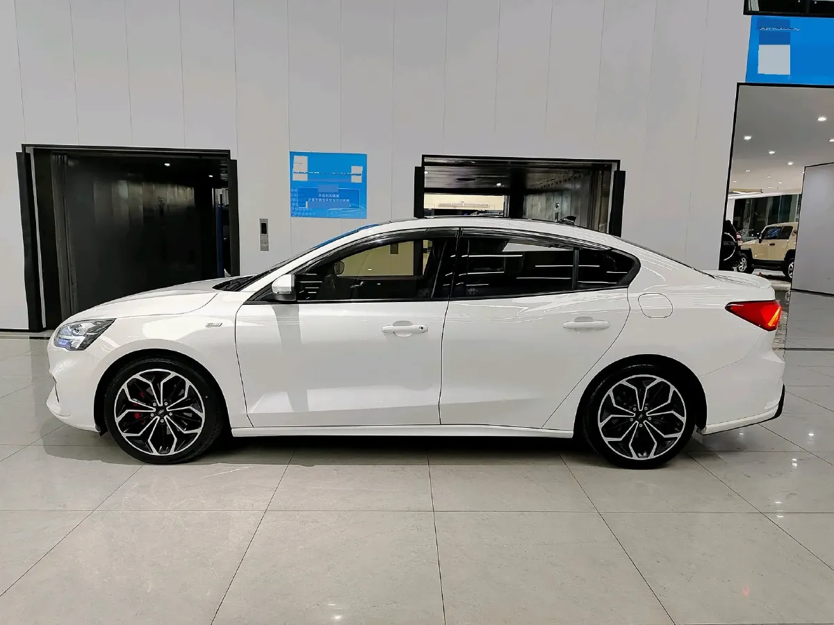2021 Ford Focus 1.5T 174HP L3 8AT,autocango,china used car exporter,china ev exporter,chinese used car exporter,chinese used ev exporter