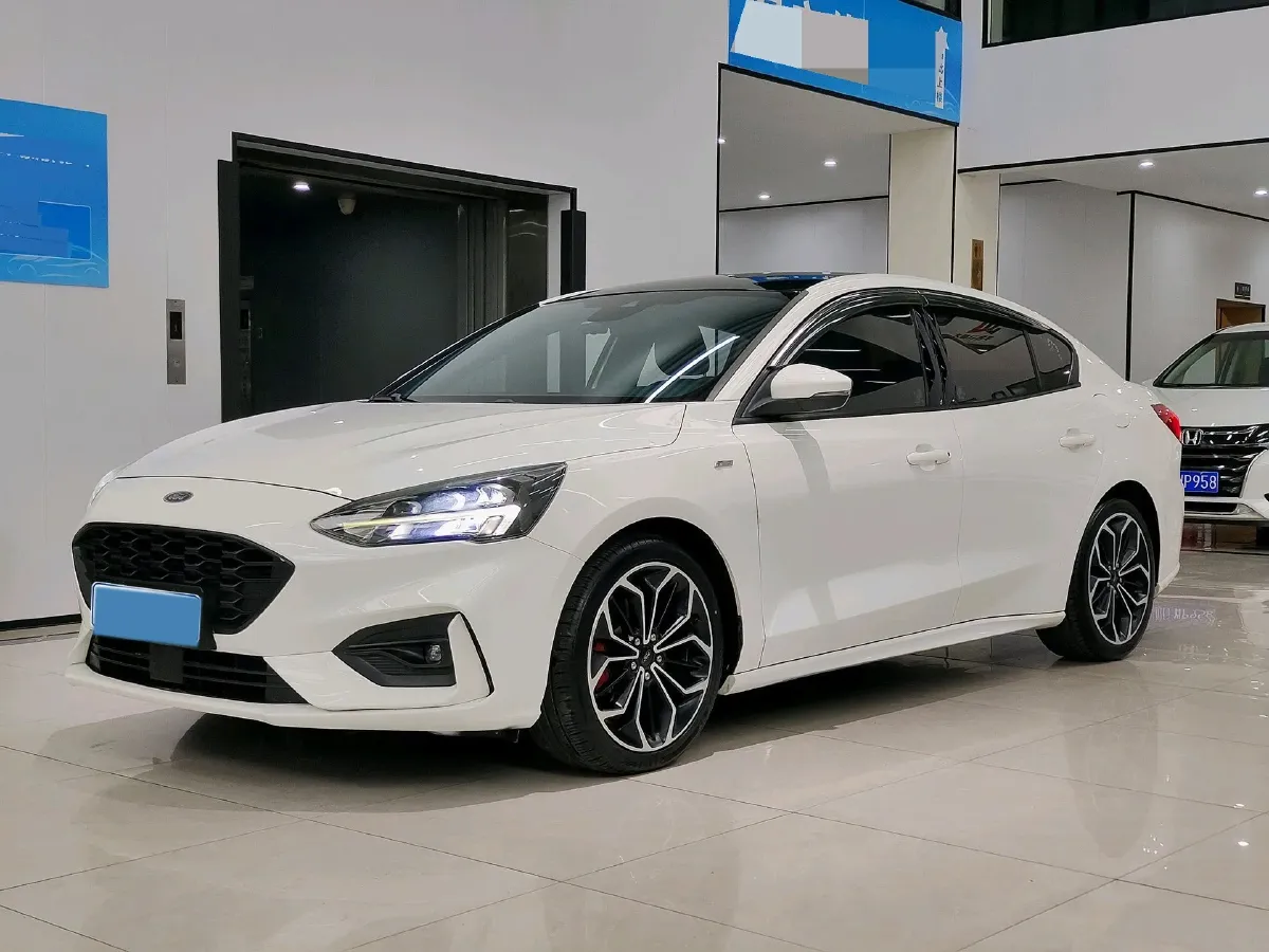 2021 Ford Focus 1.5T 174HP L3 8AT,autocango,china used car exporter,china ev exporter,chinese used car exporter,chinese used ev exporter