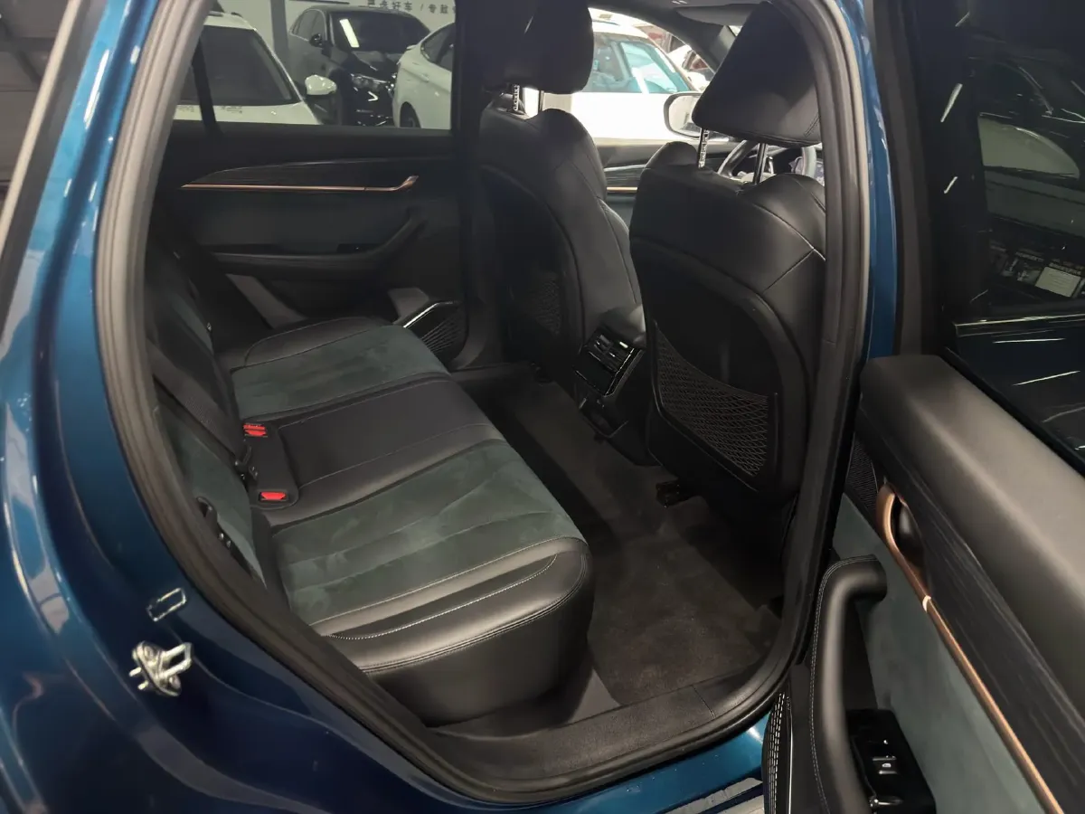 2021 Geely Monjaro 2.0T 218HP L4 7DCT,autocango,china used car exporter,china ev exporter,chinese used car exporter,chinese used ev exporter