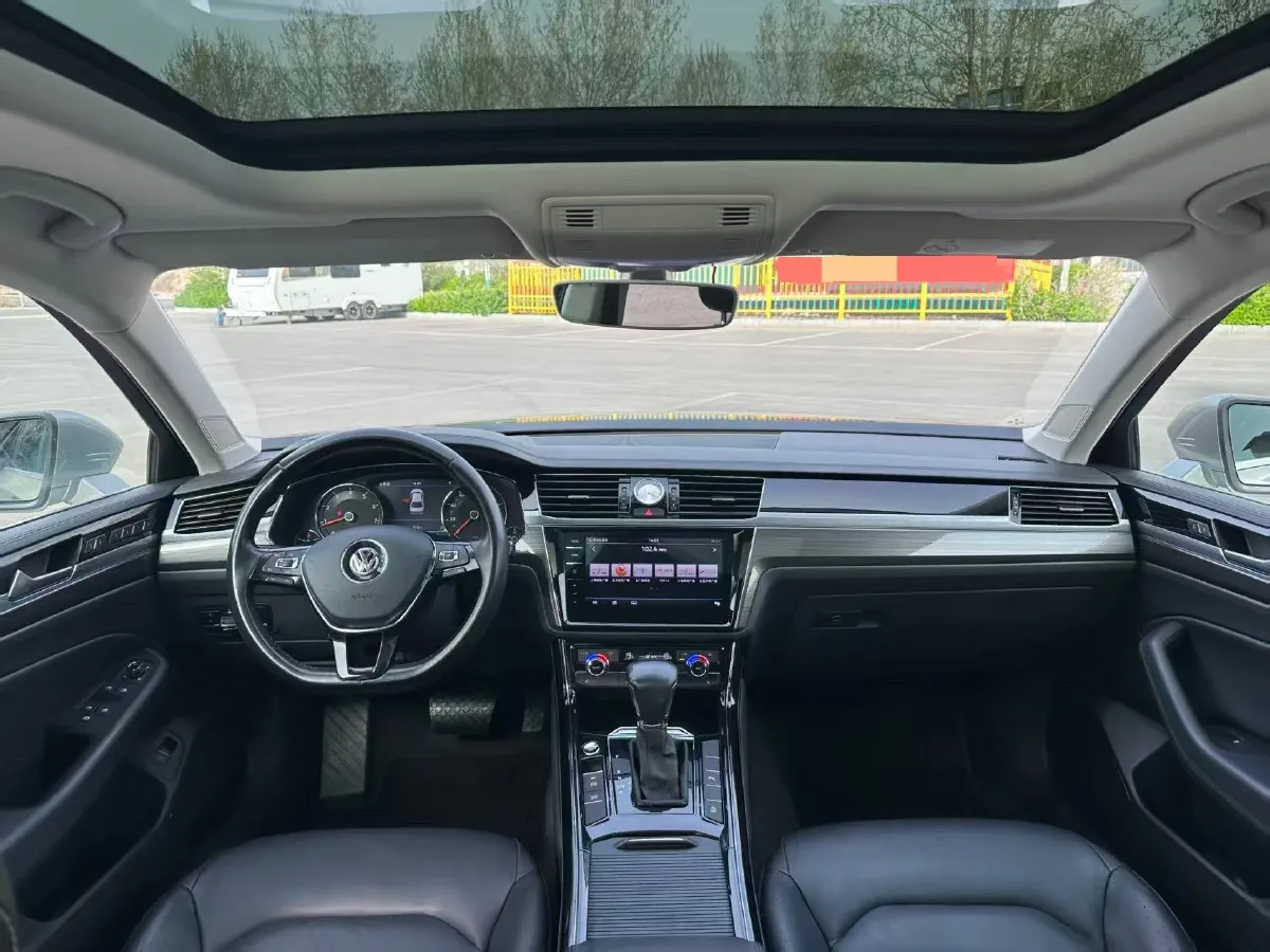 2018 Volkswagen Phideon 2.0T 224HP L4 7DCT,autocango,china used car exporter,china ev exporter,chinese used car exporter,chinese used ev exporter