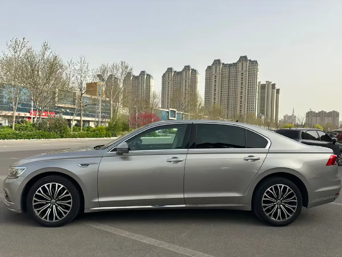 2018 Volkswagen Phideon 2.0T 224HP L4 7DCT,autocango,china used car exporter,china ev exporter,chinese used car exporter,chinese used ev exporter