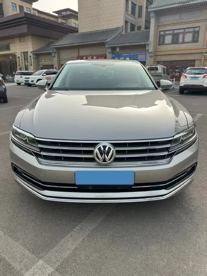 2018 Volkswagen Phideon 2.0T 224HP L4 7DCT,autocango,china used car exporter,china ev exporter,chinese used car exporter,chinese used ev exporter