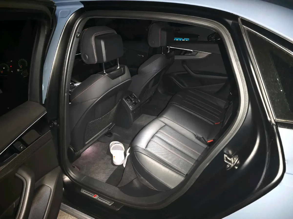 2022 Audi A4L 2.0T 190HP L4 7DCT,autocango,china used car exporter,china ev exporter,chinese used car exporter,chinese used ev exporter