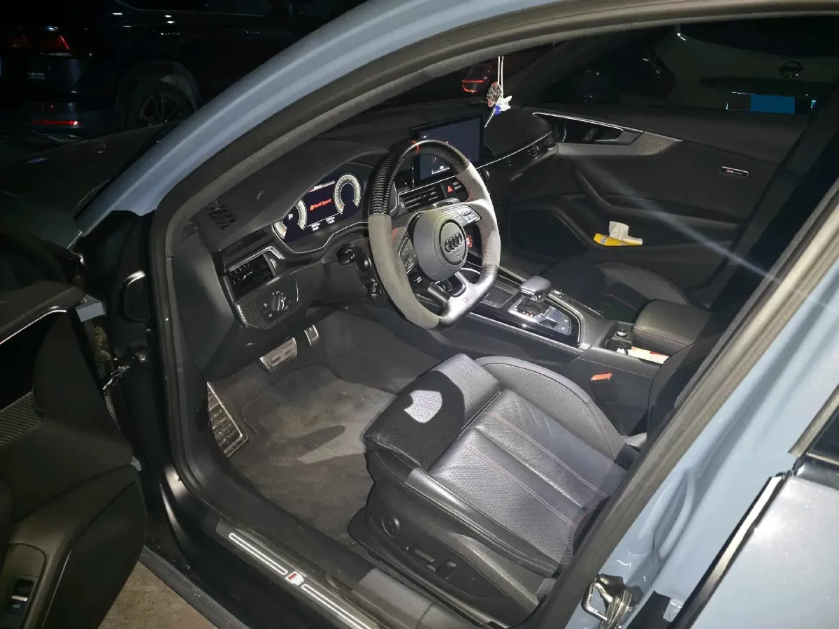 2022 Audi A4L 2.0T 190HP L4 7DCT,autocango,china used car exporter,china ev exporter,chinese used car exporter,chinese used ev exporter