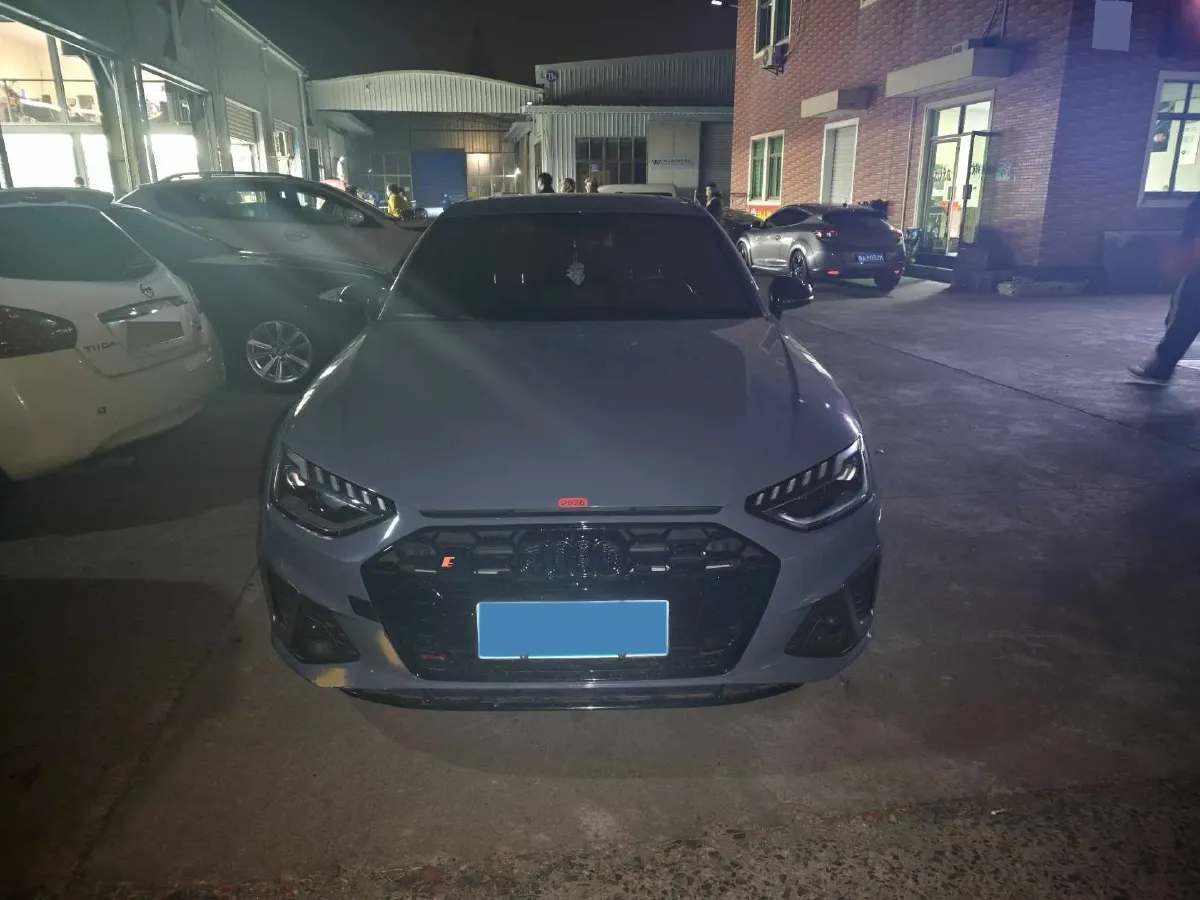 2022 Audi A4L 2.0T 190HP L4 7DCT,autocango,china used car exporter,china ev exporter,chinese used car exporter,chinese used ev exporter